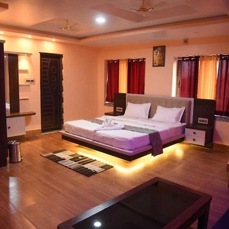 Oyo Hotel Tulusi Inn ボルプル エクステリア 写真