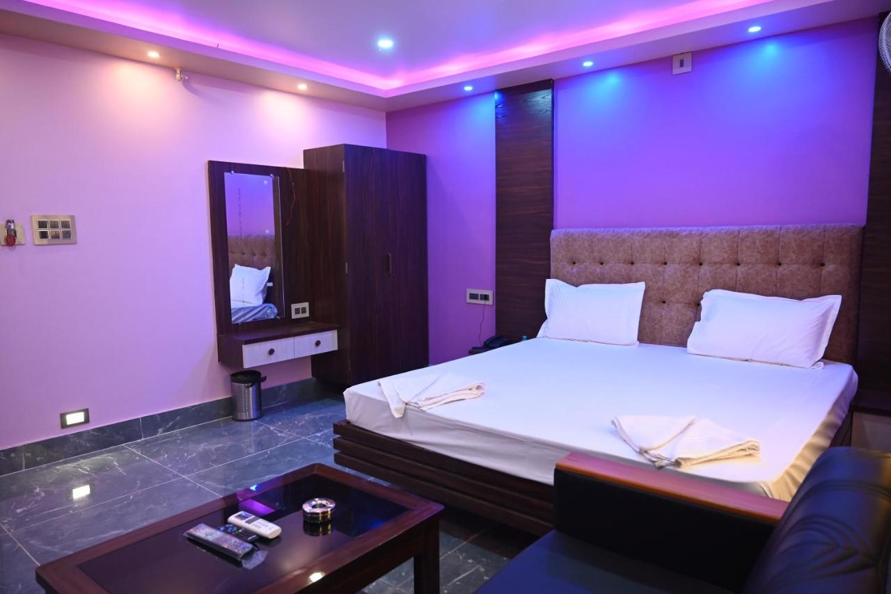 Oyo Hotel Tulusi Inn ボルプル エクステリア 写真
