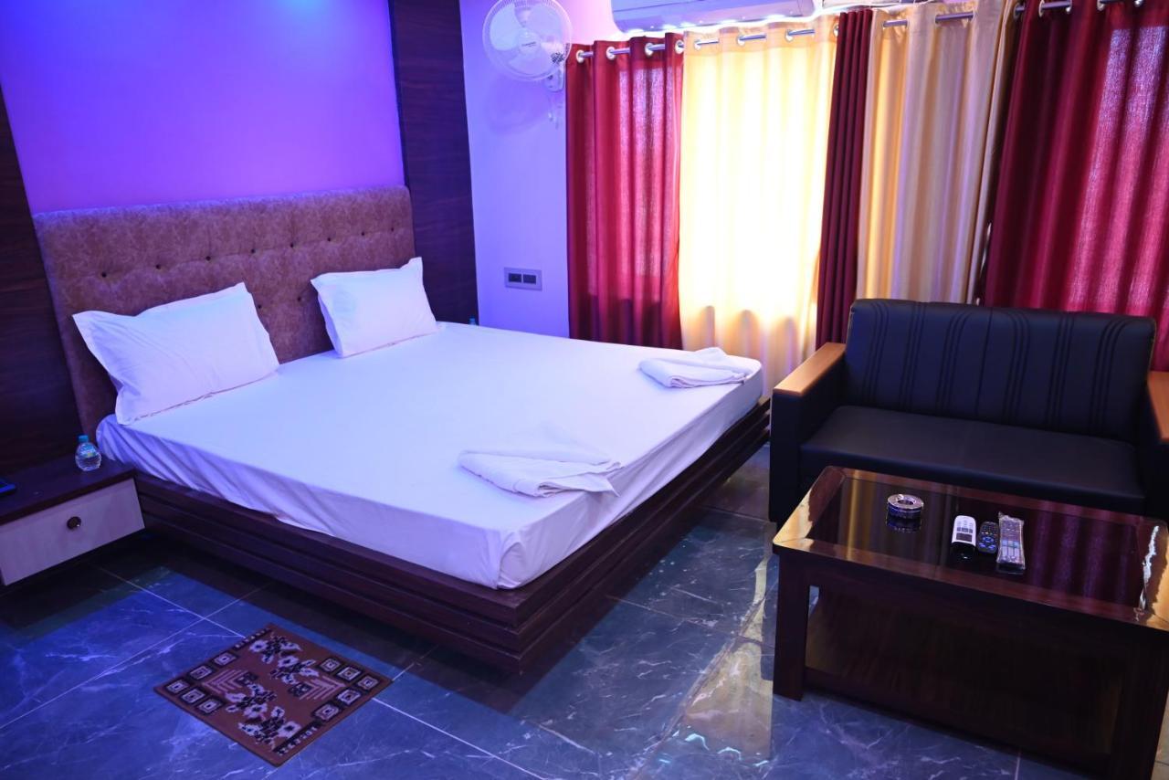 Oyo Hotel Tulusi Inn ボルプル エクステリア 写真