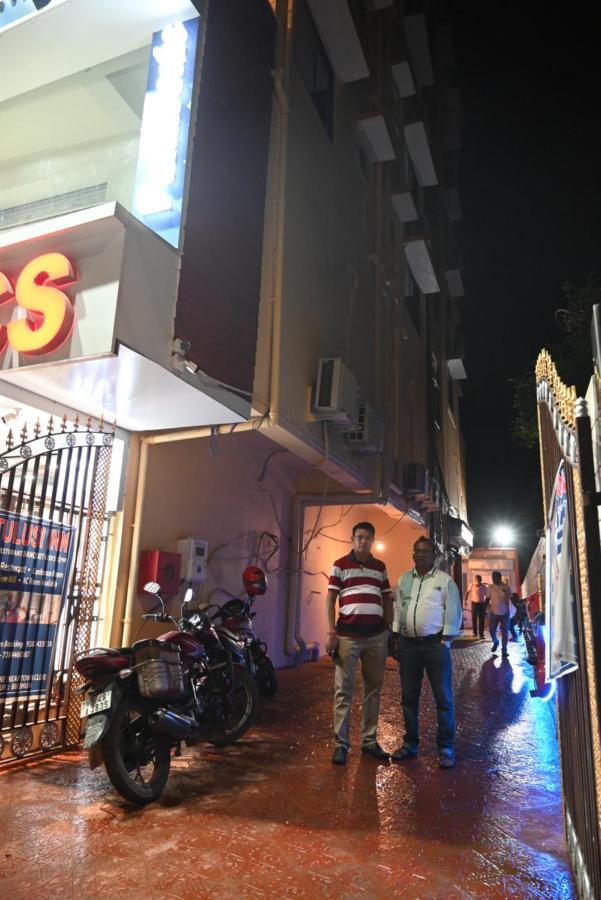 Oyo Hotel Tulusi Inn ボルプル エクステリア 写真