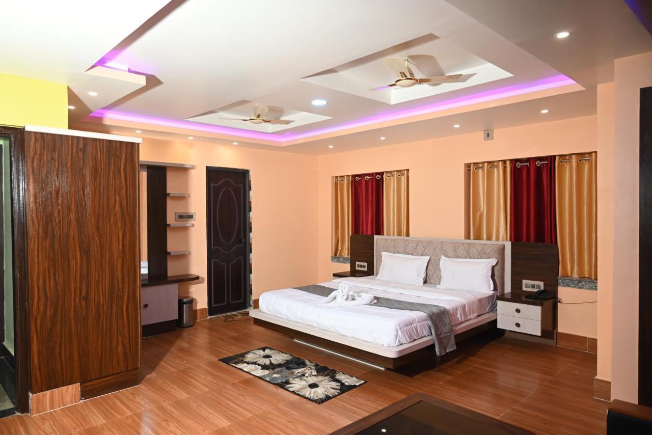 Oyo Hotel Tulusi Inn ボルプル エクステリア 写真