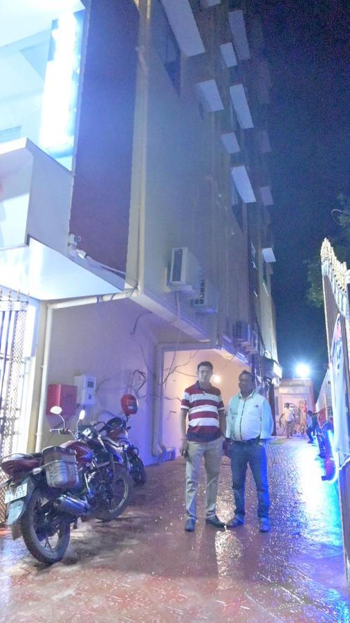 Oyo Hotel Tulusi Inn ボルプル エクステリア 写真