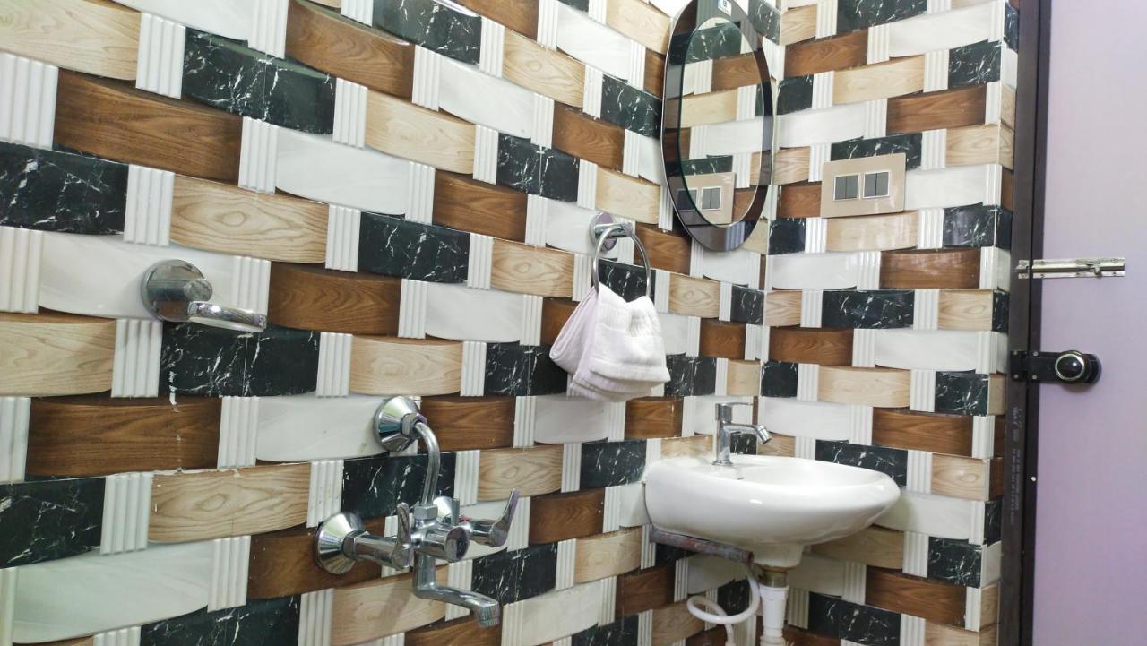Oyo Hotel Tulusi Inn ボルプル エクステリア 写真