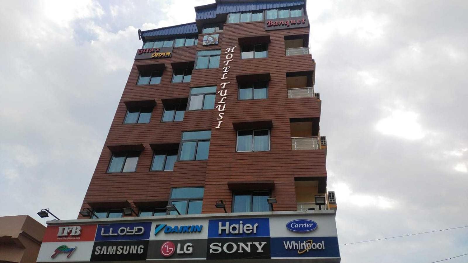 Oyo Hotel Tulusi Inn ボルプル エクステリア 写真